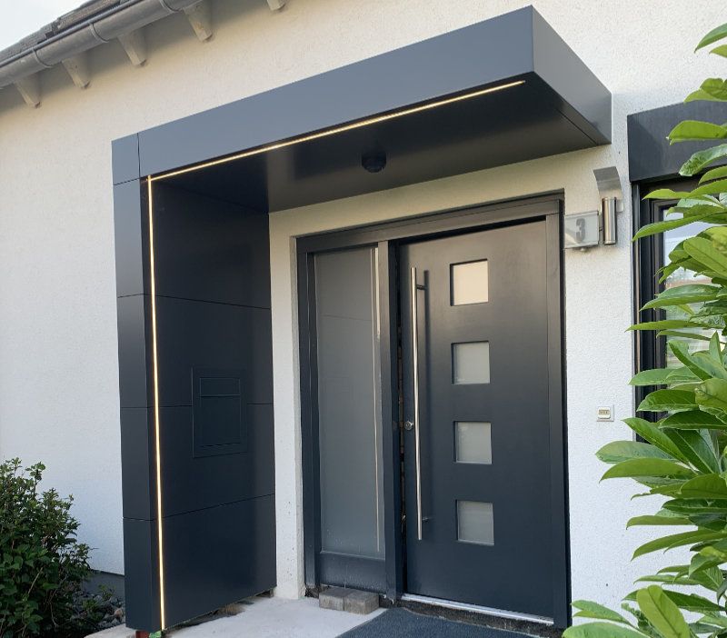 Exklusive Haustür-Überdachung